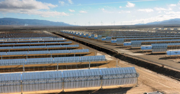 Andasol 3, centrale solaire construite en Espagne par un consortium allemand, est la plus grande centrale solaire d’Europe. © picture alliance dpa